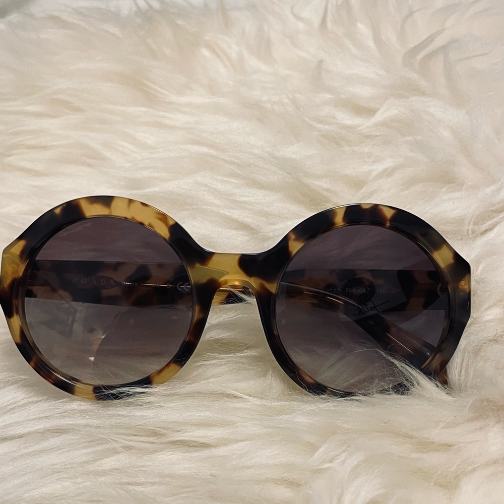 Gently used authentic Prada sunglasses - Picture 7 of 8